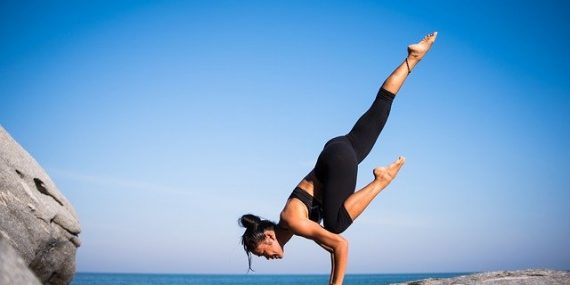 hälsa och fitness - yoga handstående